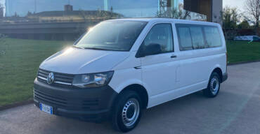 Volkswagen KOMBI minibus