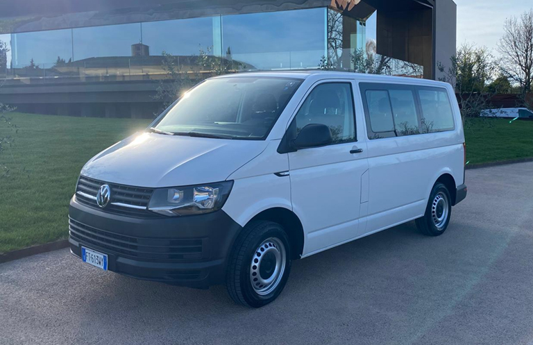 Volkswagen KOMBI minibus